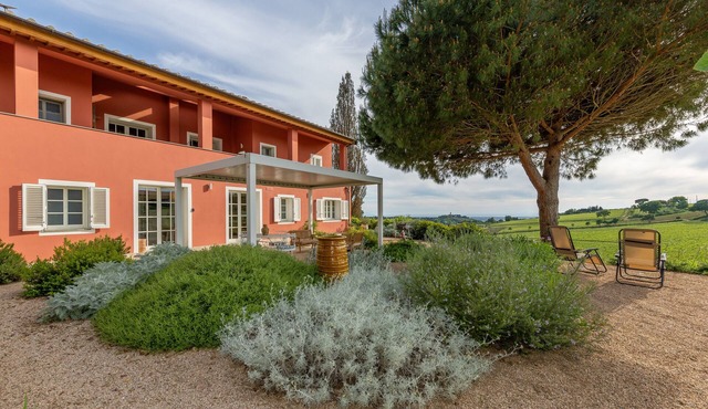 Apartment 'Podere Terraviva - Apt Ginestra' with Sea View, Shared Pool and Wi-Fi