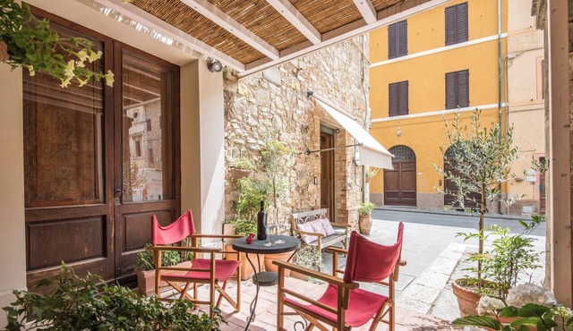 Apartment "Radicondoli House" with Balcony & Wi-Fi