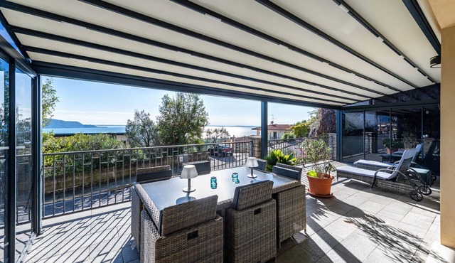 Apartment 'Residence Virgilio Green' with Lake View, Wi-Fi and Air Conditioning
