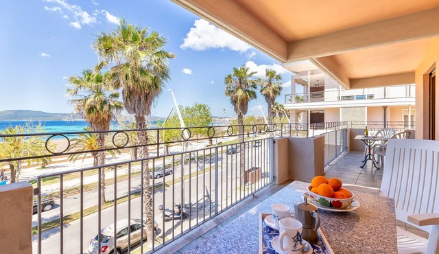 Apartment "Rosso Marrone" with Sea View, Private Terrace & Wi-Fi