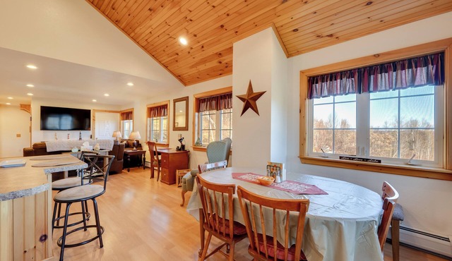 Apartment w/Balcony & Lake View in Newport!
