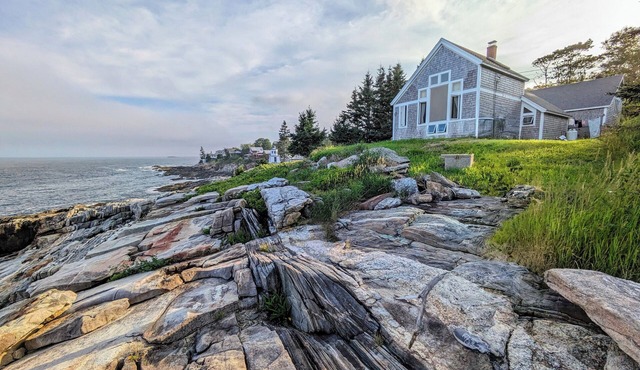 Artist Cottage with Cliffside Views- New Listing 2026