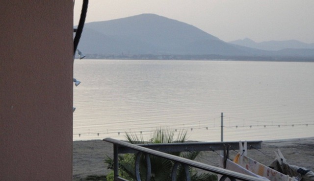 At the beach on foot, forgetting stress and the car