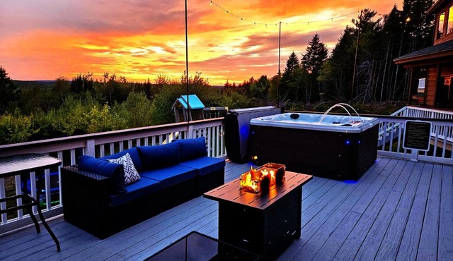 Bear Mountain Lodge. 560 Acre Wooded Estate.