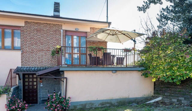 Beautiful apartment for 4 guests with WIFI, A/C, pool, TV and terrace