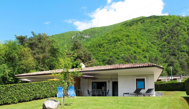 Beautiful apartment in villa for 5 guests with WIFI, TV, terrace and pets allowed