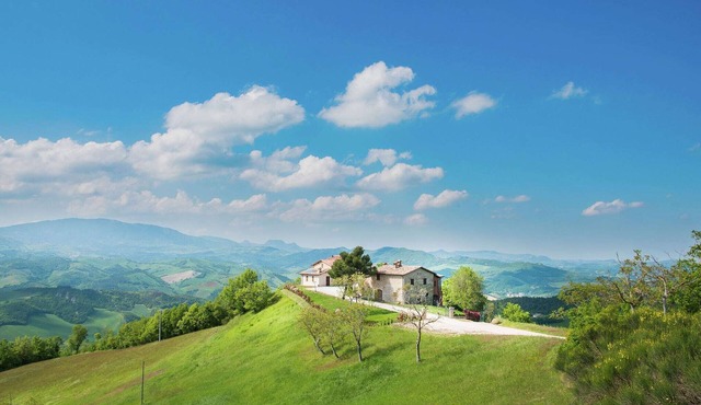 Beautiful mansion with pool in Sant'angelo