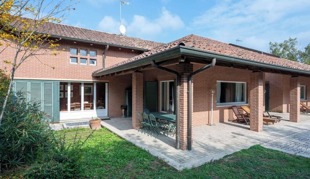 Beautiful villa for 8 guests with WIFI, TV and pets allowed