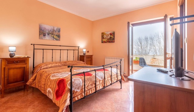 Bed and Breakfast 'Camera Matrimoniale Superior' with Mountain View, Garden and Air Conditioning