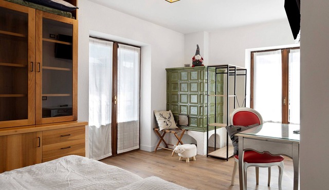 Bed and Breakfast 'Pellizzano' with Balcony and Wi-Fi