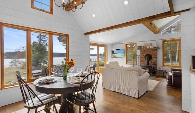 Bee Hive Cottage, Romantic Maine Waterfront Cottag