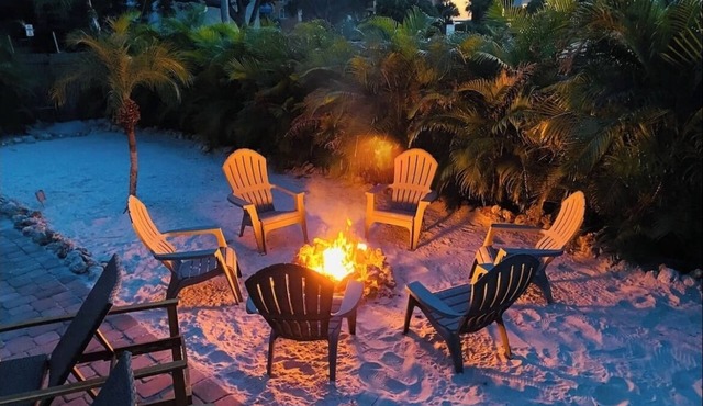Bikini BeachHouse! Sleeps 16 w/Heated Pool+Firepit