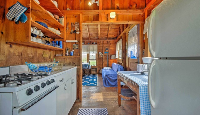 'Blueberry Cottage' on Scenic Back River Cove