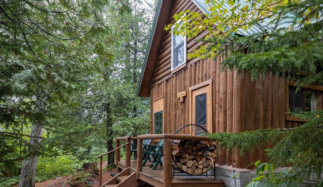 Cabin, two queen beds with shared bathroom
