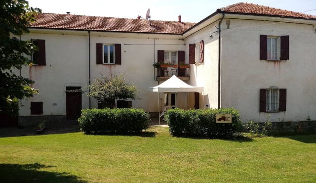 CASA DEL PRATO Farmhouse surrounded by greenery