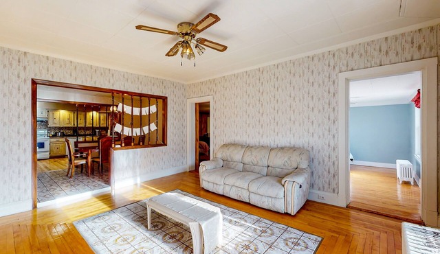 Centrally located home near snowmobile trails with hot tub, sauna, & pool table