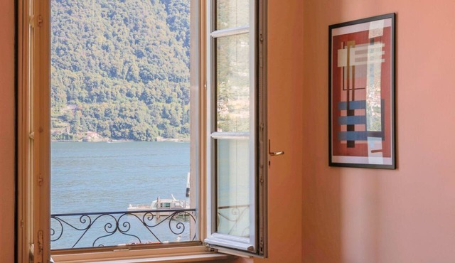 Cernobbio in Riva. Lake views, Steps from Lake.
