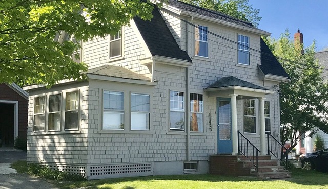Charming, Comfortable and Convenient, near everything midcoast has to offer