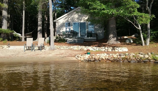 Charming lakefront cottage with sandy beach on a large private wooded lot