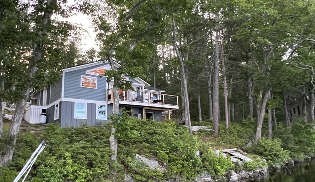 Charming Lakefront Cottage ~ Private Dock w/Stunning Lake Views