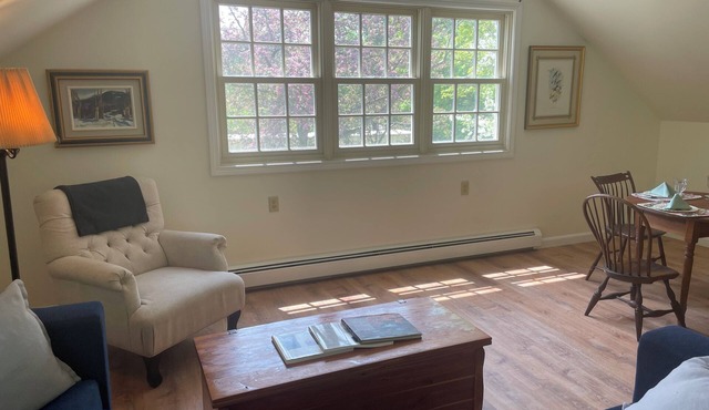 Charming studio with WiFi and AC in gorgeous St. Albans