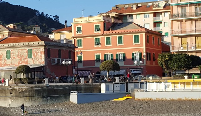 Charming three-room on the sea front promenade of Chiavari sea