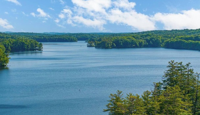 Classic lakefront cottage on Damariscotta Lake