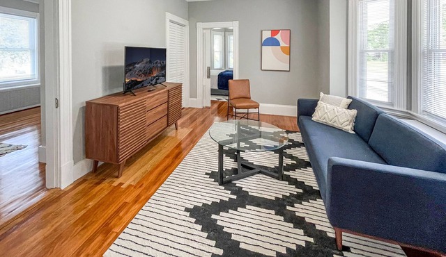 Close to Local Beaches and Downtown