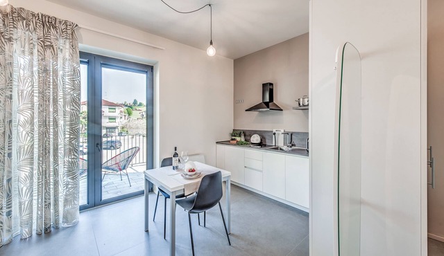 COLBERT HOUSE BAROLO, UNIT 2