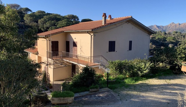 Comfortable apartment in quiet area a few meters from the sea