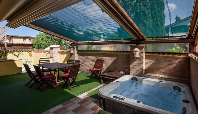 Comfortable cottage with outdoor jacuzzi.