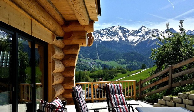 Cosy Chalet with Panoramic View, Sun Terrace and Free Summer Mountain Cable Car