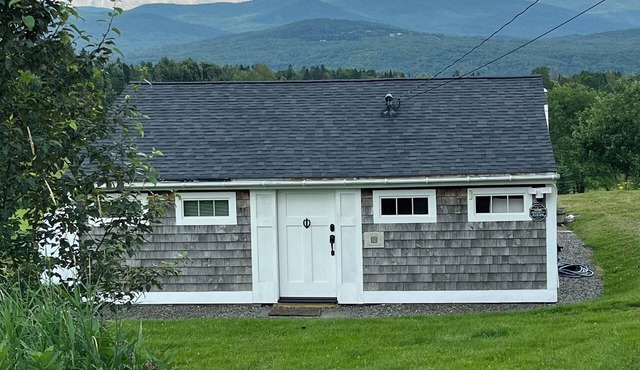 Cottage w Breathtaking Views of 22 Mountain Peaks, Direct Access to ATV Trails.