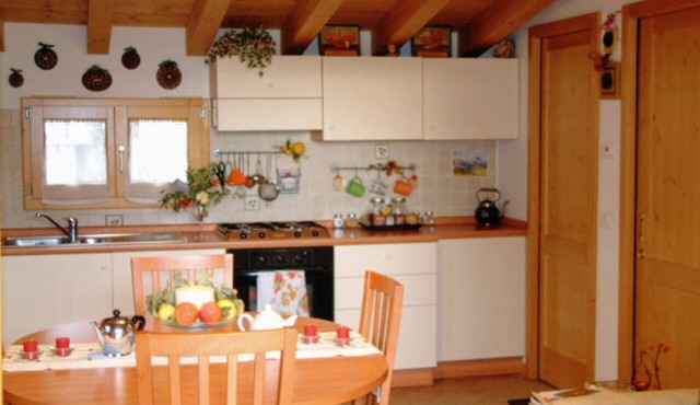 Cottage with Balcony – Comfort and Peace Surrounded by Greenery