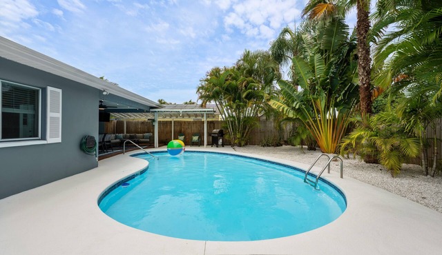 Cozy 3BR Oasis w/Pool- 8 min to Indian Rocks Beach