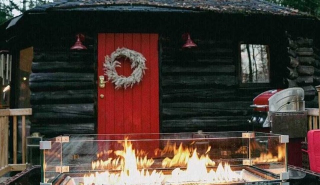 Cozy Cabin with a Stream