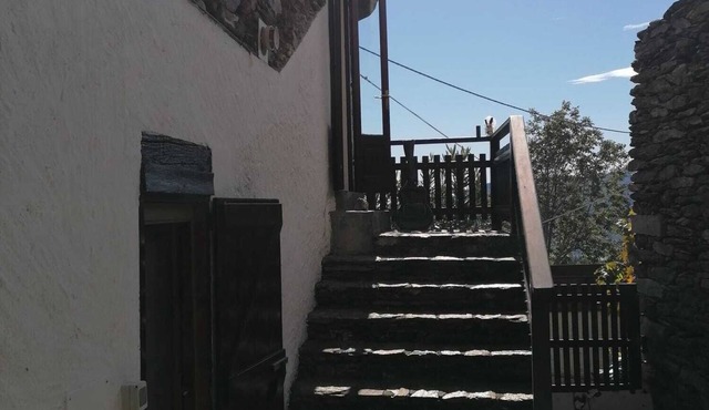 Cozy cottage between lake and the mountains. We're pet-friendly.