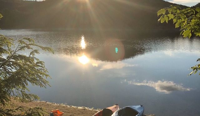 Cozy cottage lake retreat with private beach. Stunning Fall Foliage Views