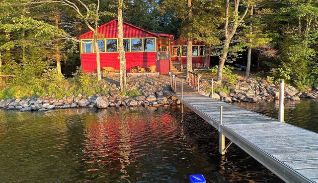 Cozy lakefront cabin on Damariscotta Lake, relax & enjoy summer as it should be.