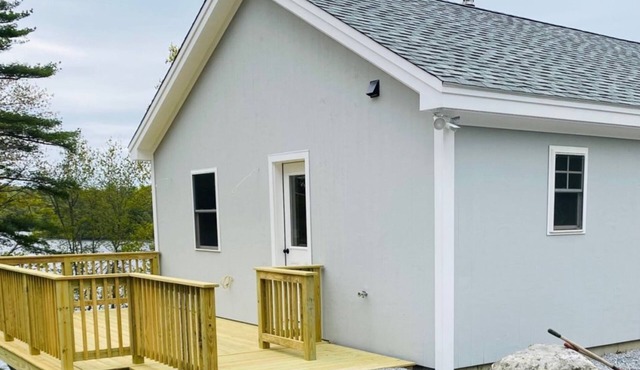 Cozy Lakefront Cottage with Stunning Views, Deck, BBQ Grill, and Outdoor Firepit