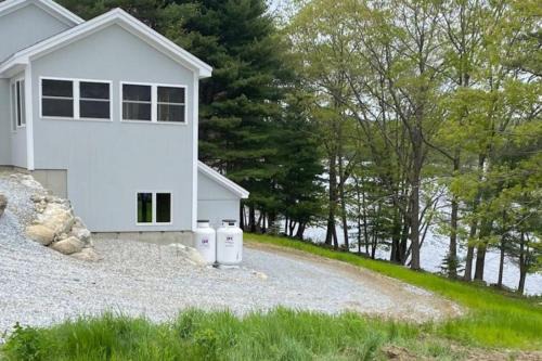 Cozy Lakefront Cottage with Stunning Views, Deck, BBQ Grill, and Outdoor Firepit