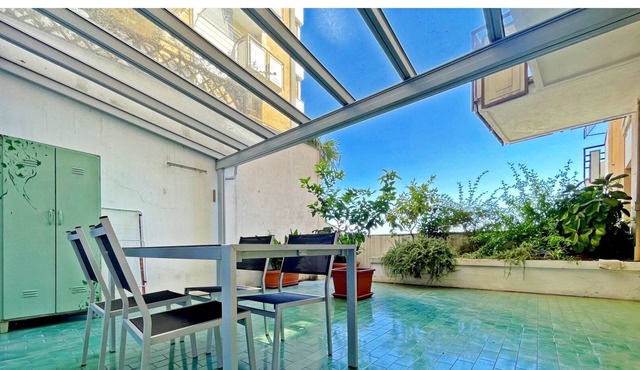 Cozy Terrace - One Bedroom Apartment, Sleeps 4
