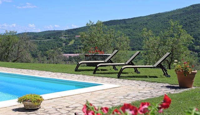 Cozy Tuscany farmhouse private pool up to 12 pax