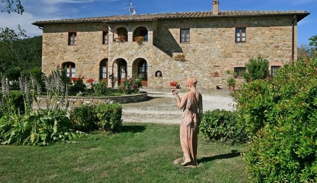 Cozy Villa (up to 36 pax) 13 Bedrooms/12 Bathrooms in Tuscany