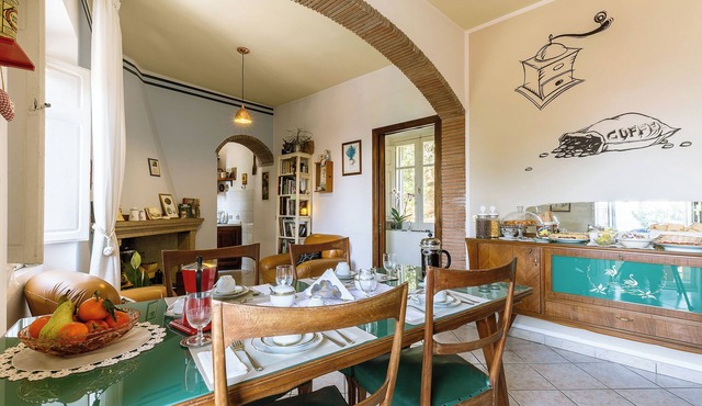 Cozy vintage B&B & Art Studio, with watercolor courses available!