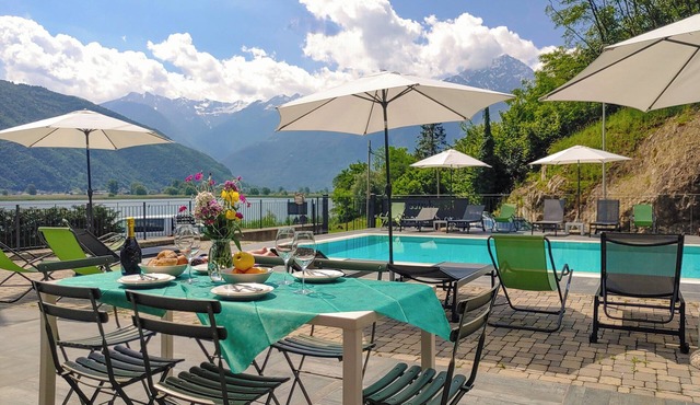 Dascio Emotion Terrace Holiday Apartment on the Lake with Pool