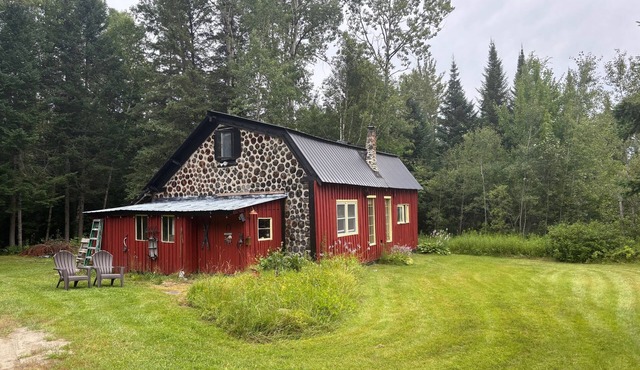 Delightful cordwood cabin -Westmore near Burke Mtn, Lake Willoughby - Jay Peak.