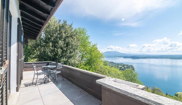 Despite having only a thousand inhabitants, the small Massino Visconti, situated on the gentle heights of the Vergante, is a well-known and famous village. It is located directly opposite Ranco on the lake above Lesa. The view is simply enviable.