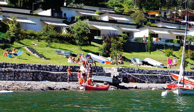 Directly on the lake with terrace