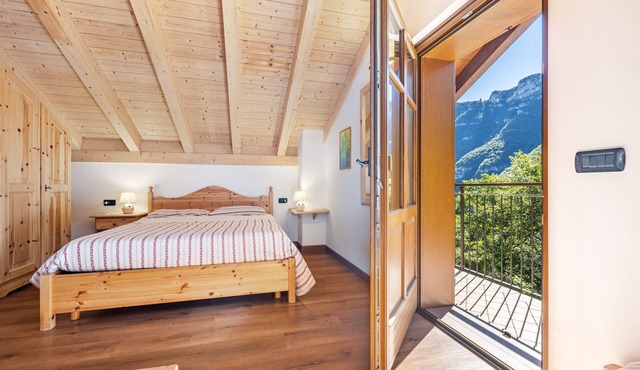 Double Room 'Camera Matrimoniale' with Mountain View, Shared Garden and Balcony